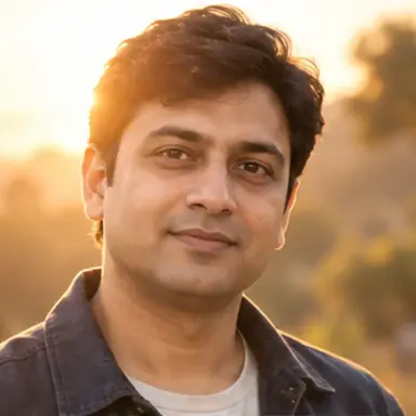 Warm golden-hour creator profile portrait with soft outdoor bokeh and natural facial detail.